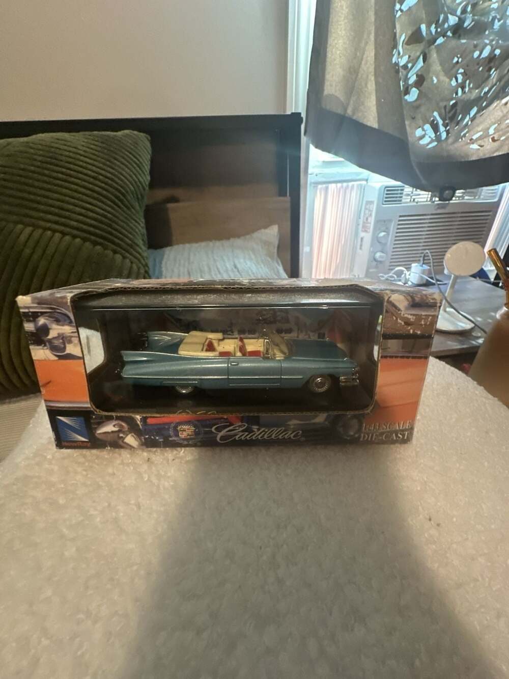 New-Ray 1959 Cadillac Series 62 Convertible 1:43 Scale Die-Cast Model Car